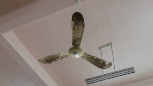 Dirty Ceiling Fans: Clean Blades Without Spreading Dust