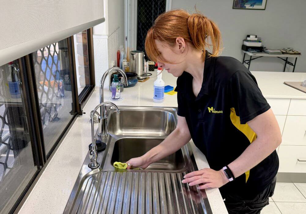 Stained Kitchen Sinks - Restore Shine Without Surface Damage